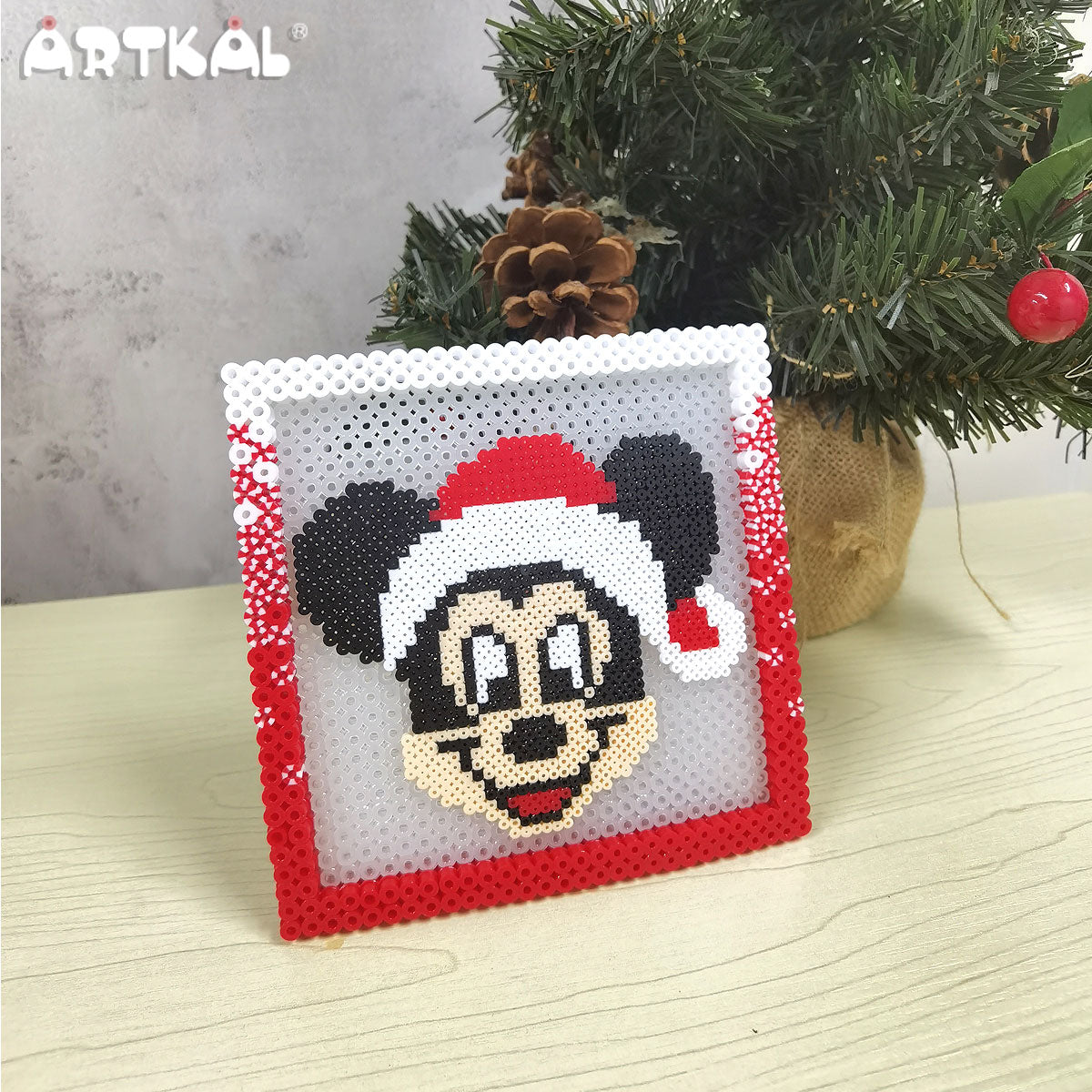 Chrismas Mickey - by Mini and Midi Beads